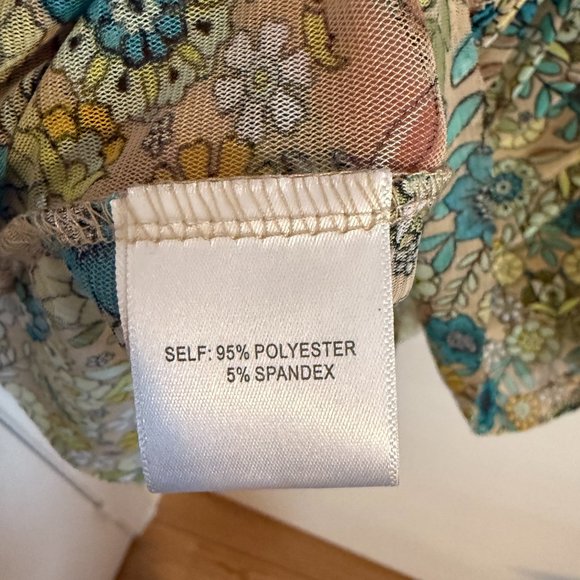 Jane and Delancey Floral Smocked Top - NWOT - Picture 4 of 4